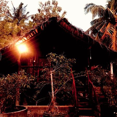 Aliya Riverside & Safari Resort Udawalawe Buitenkant foto